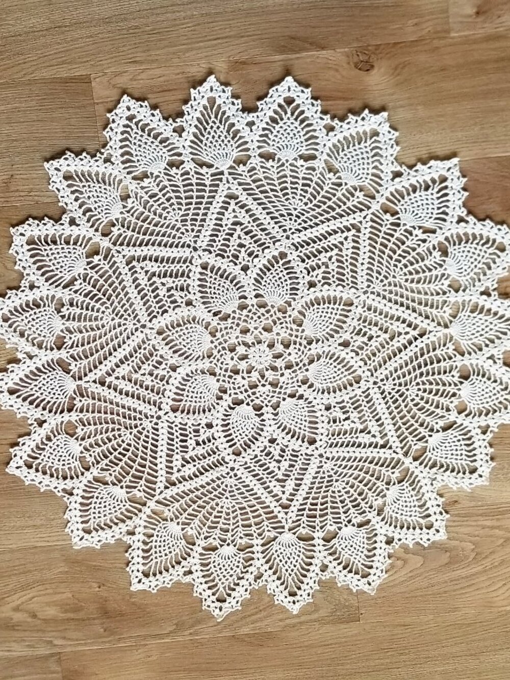 New White Vintage Style Round Pineapple Doily